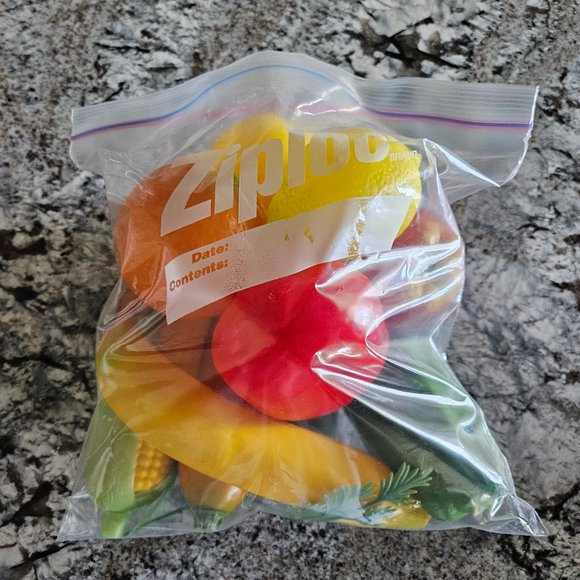 BRAND NEW SET OF 10 PLASTIC FRUITS AND VEGETABLES IN ROUND, WOVEN WICKER BASKET - Picture 12 of 13